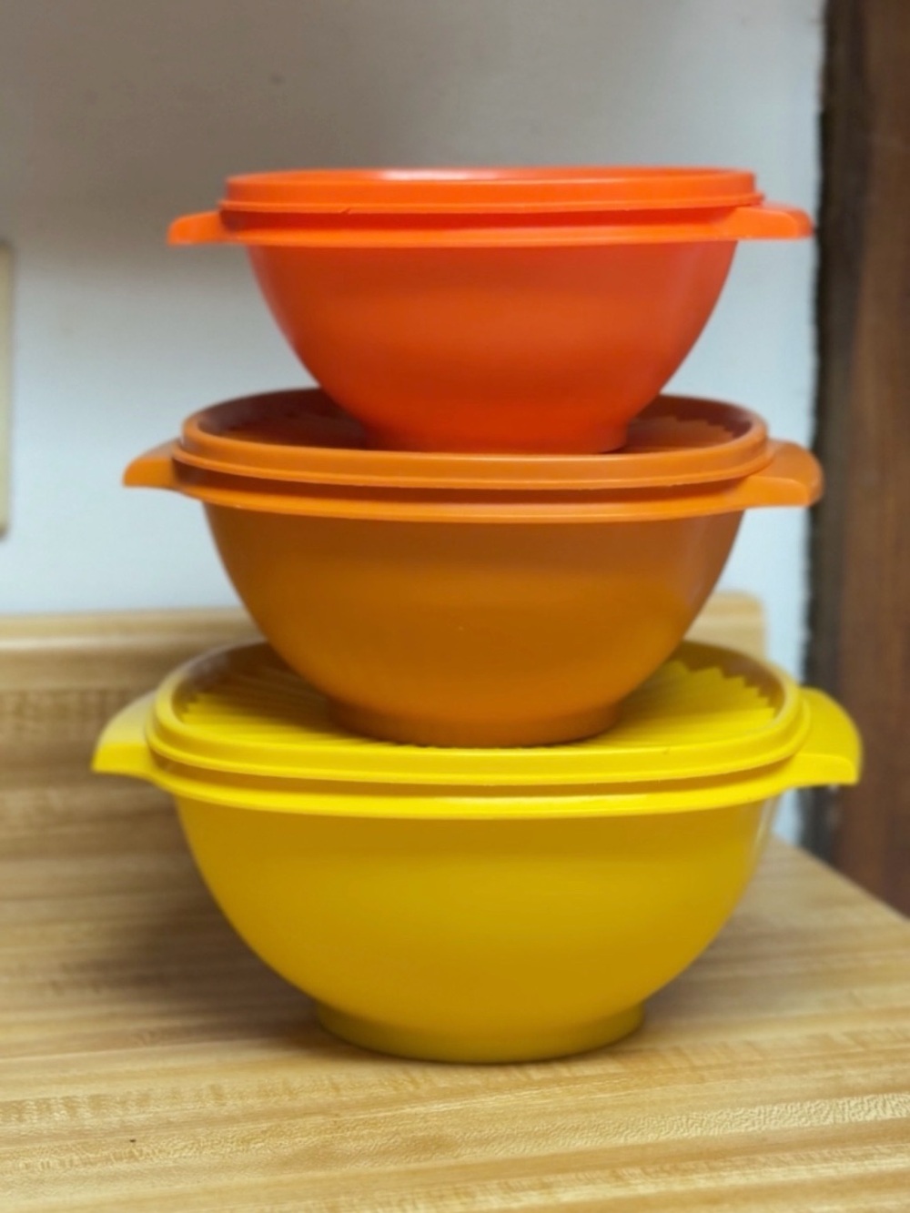 Vintage Tupperware Servalier nesting bowls